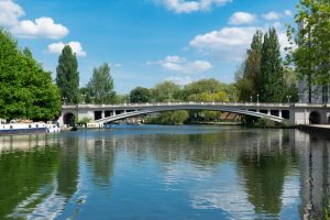 Image of bridge in Reading over the river Thames.