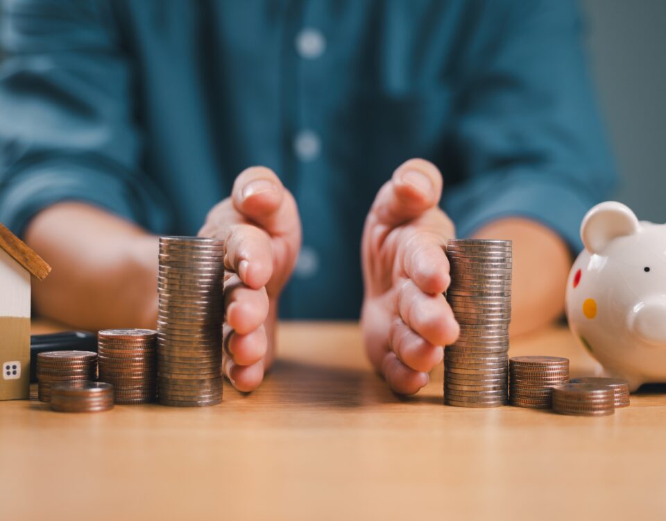 An image of someone splitting an mage of coins to indicate splitting assets in a divorce.